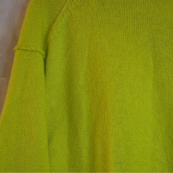 Wild Fable Women's V Neck Fuzzy Sweater Oversized Pullover Vibrant NWT Sz M - Picture 12 of 13